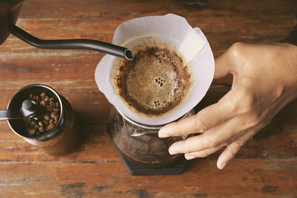 コーヒーの「蒸らし」はなぜ必要？理由や最適な時間を解説